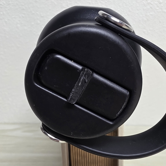 Hydro Flask Black Bottle 24oz - Picture 8 of 12